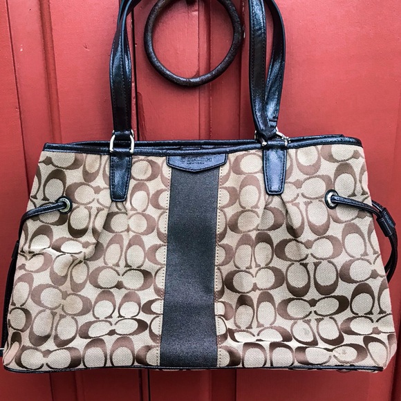 🚨 SOLD 🚨 Coach Signature Purse - Picture 2 of 5